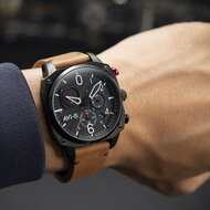 AVI-8 Hawker Hunter AV-4052-02 Retrograde Charcoal Ember Brown Horlogewatch.nl